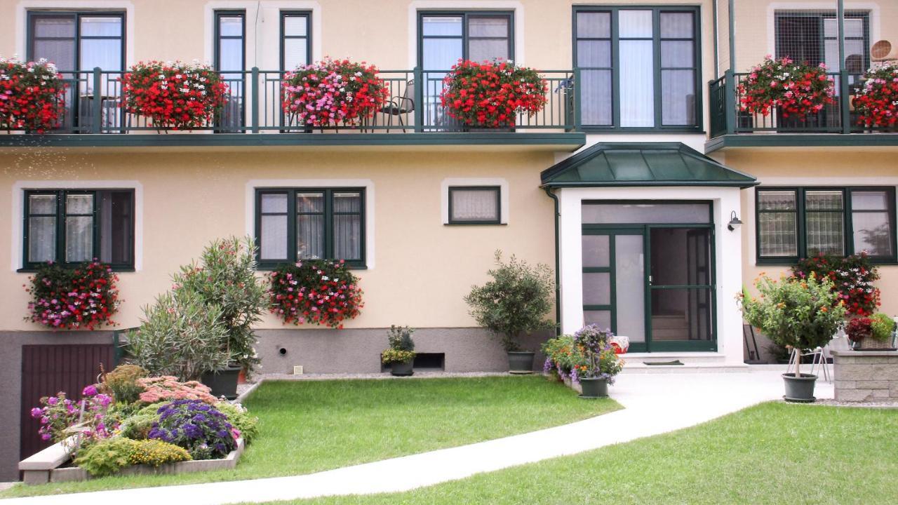 Gastehaus Moser Bed & Breakfast Podersdorf am See Exterior photo